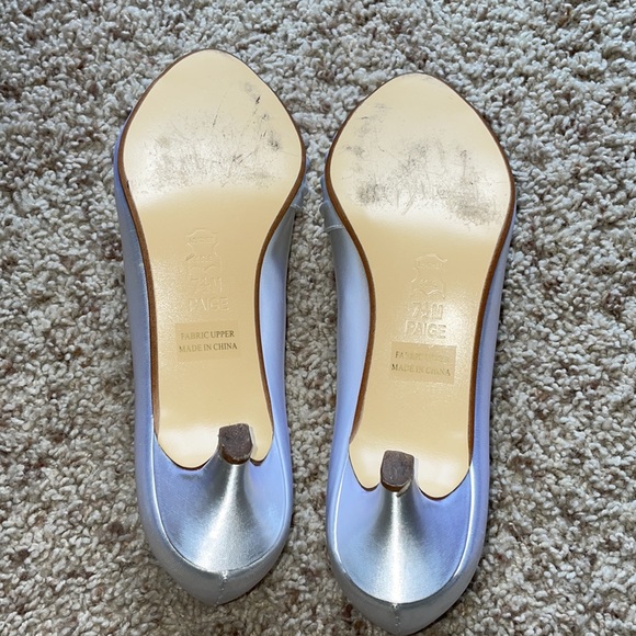 🍁SALE🍁 Like New White Bridal Heels - 7.5 - Picture 6 of 7